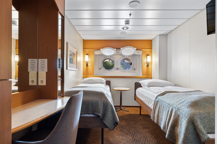 Polar Outside | Twin on lower deck with porthole